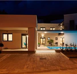 6 bedroom villa with heated pool near Omis, sleeps 12